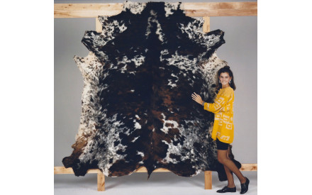 Alfombra de Piel de Toro Normando fabricada en España