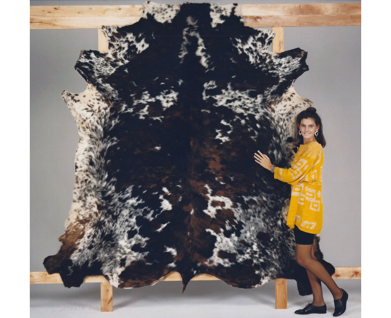 Alfombra de Piel de Toro Normando fabricada en España