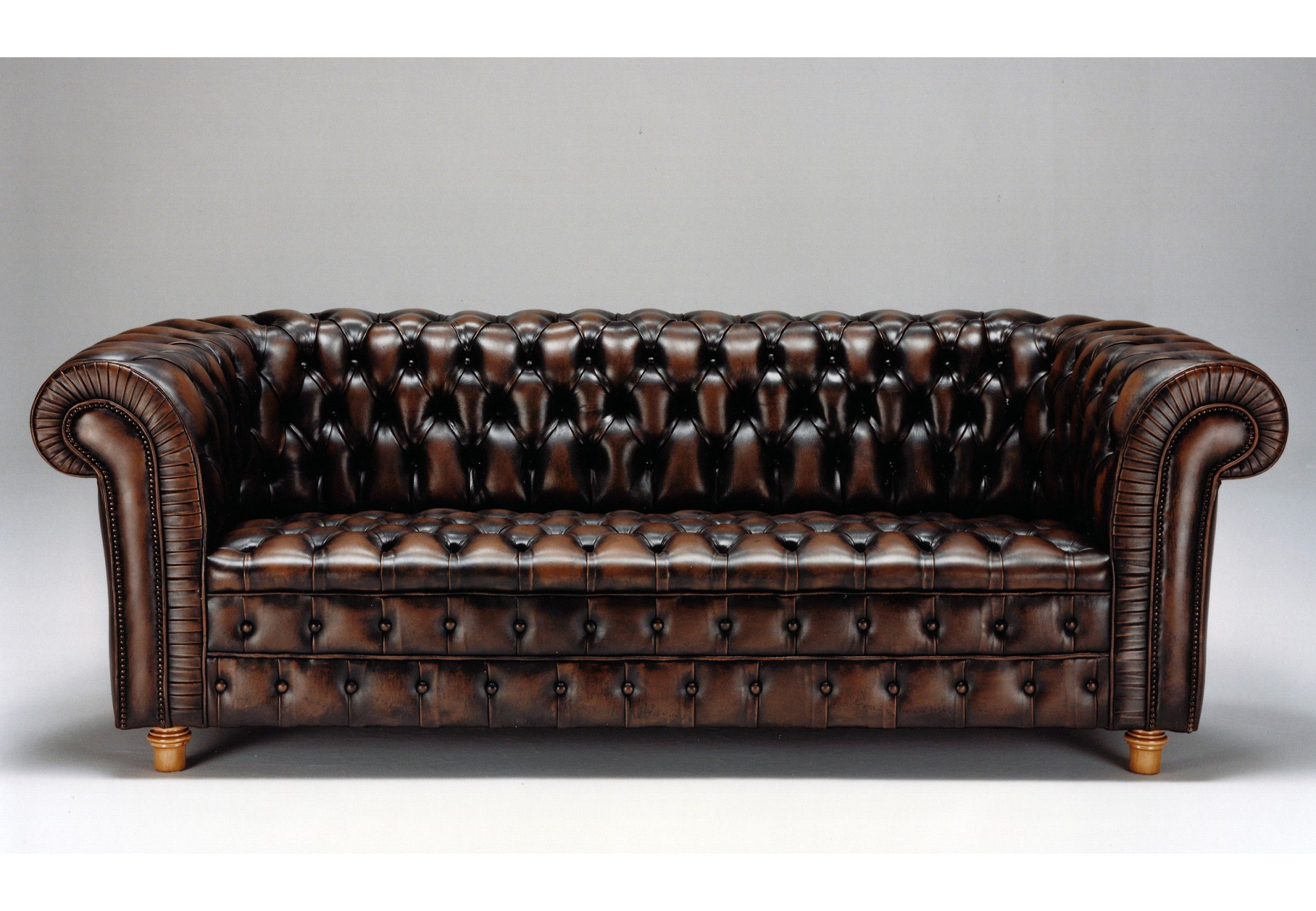 Sofá CHESTERFIELD de palacio capitoné con botones | Sofahogar