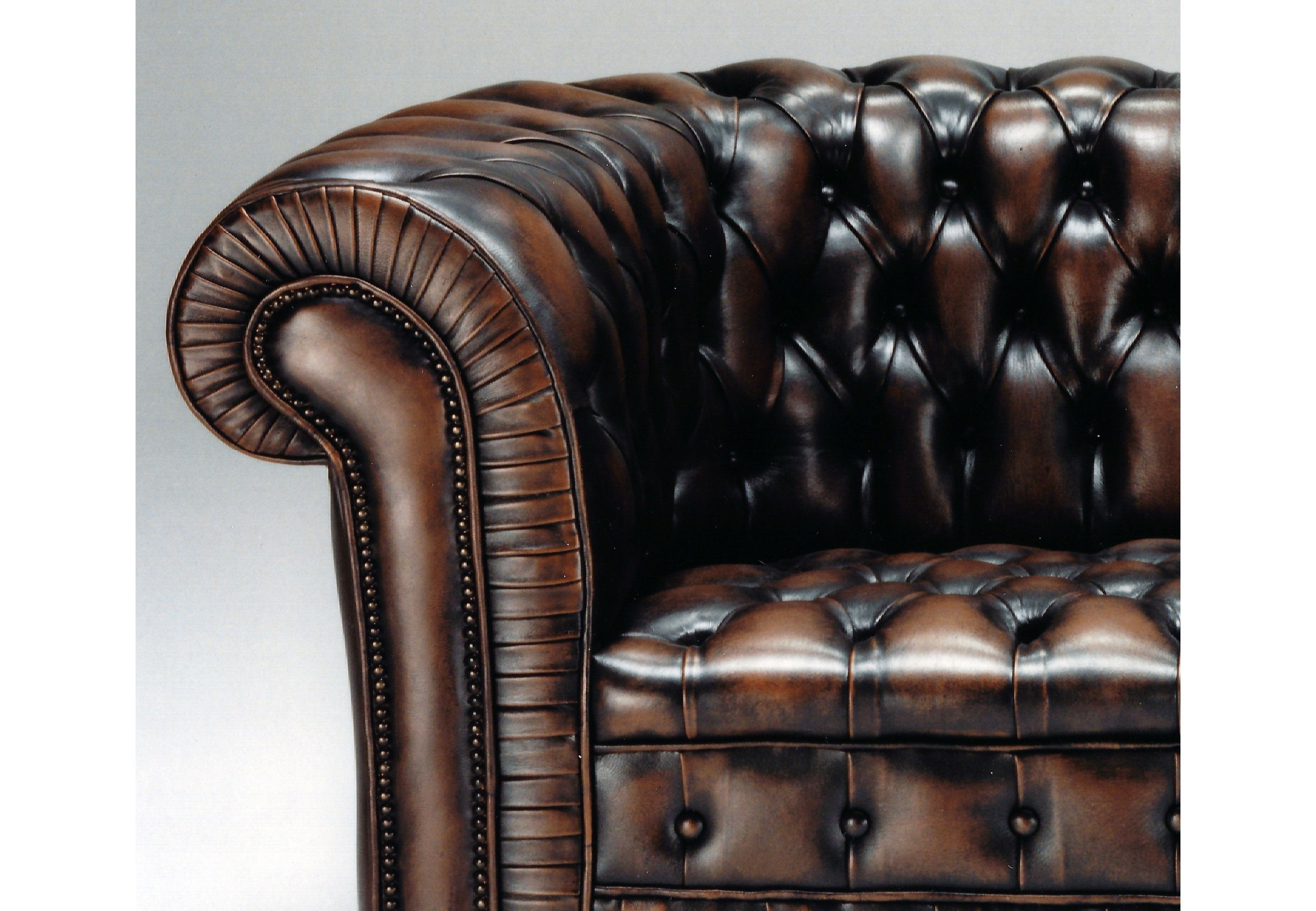 Sofá CHESTERFIELD de palacio capitoné con botones | Sofahogar