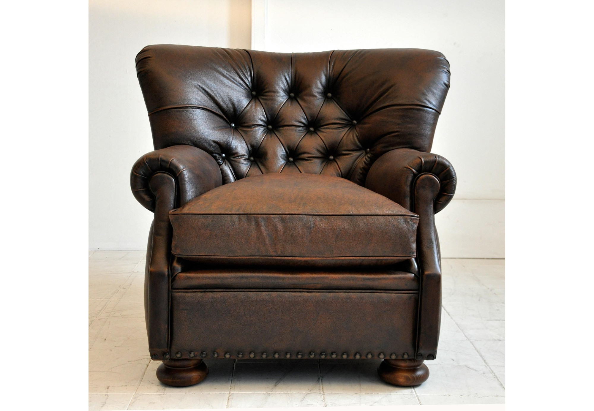 Sillón SOFT en piel natural | Butaca en cuero vintage | SofaHogar